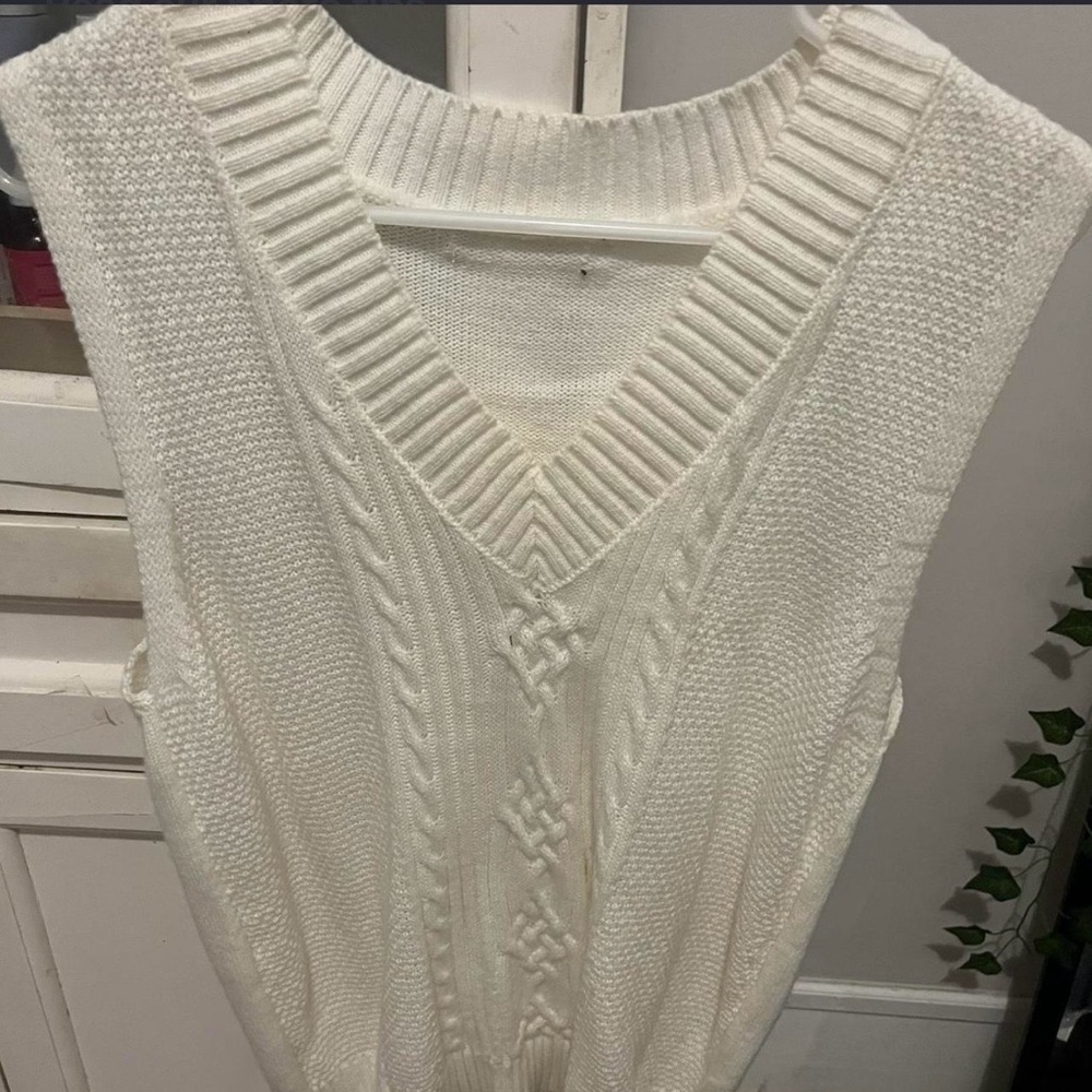 Elegant White Cable Knit Sweater Vest